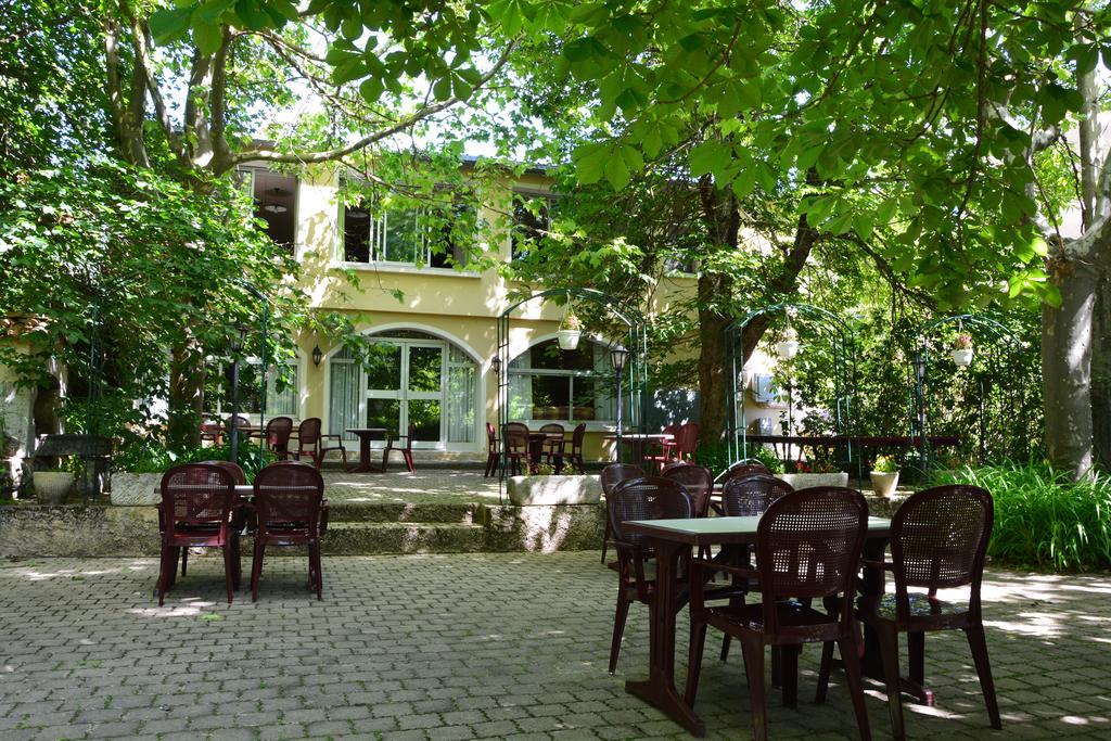 Logis Hotel Le Ceans Orpierre Экстерьер фото